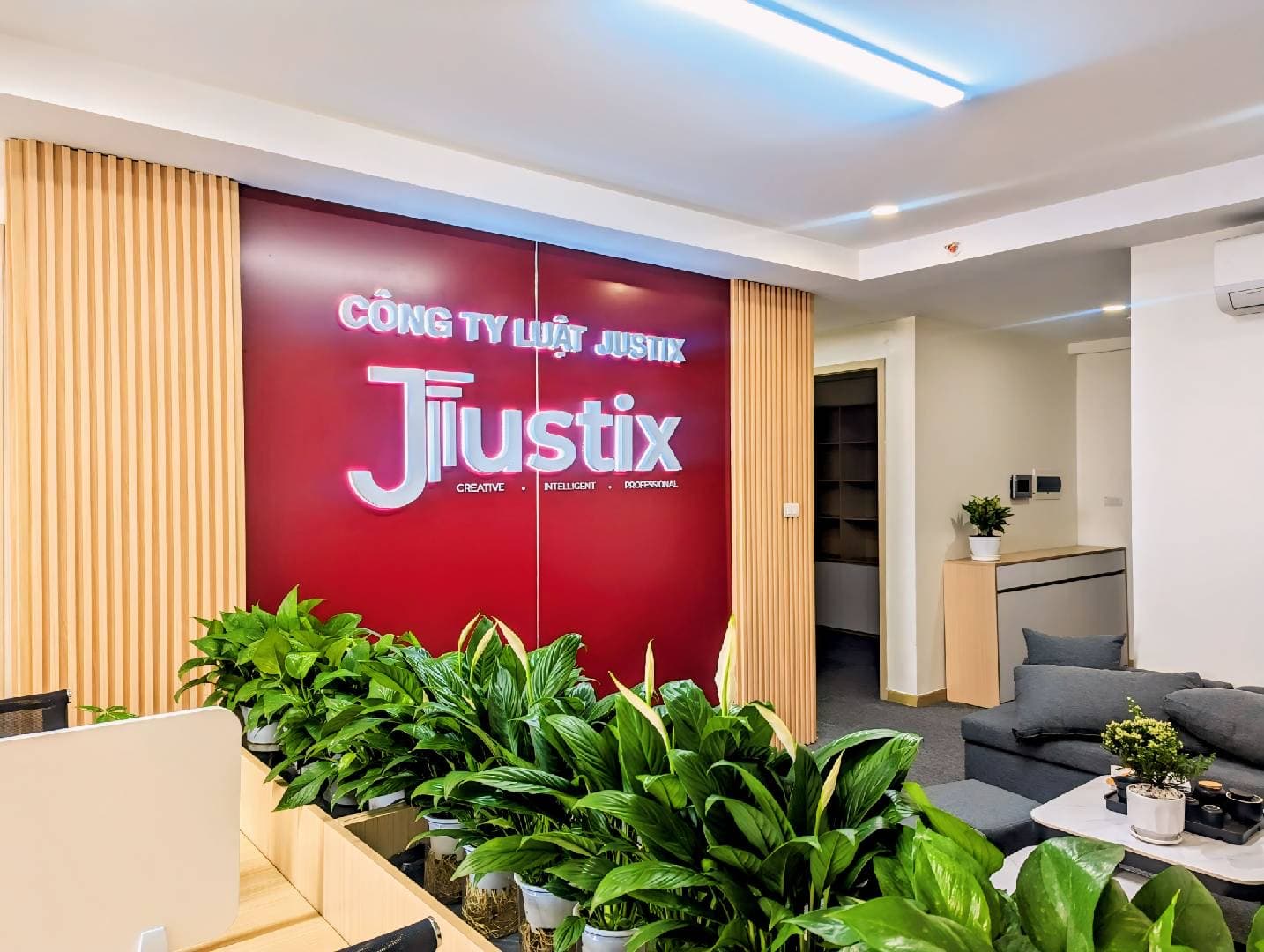Sảnh văn phòng Công ty Luật Justix